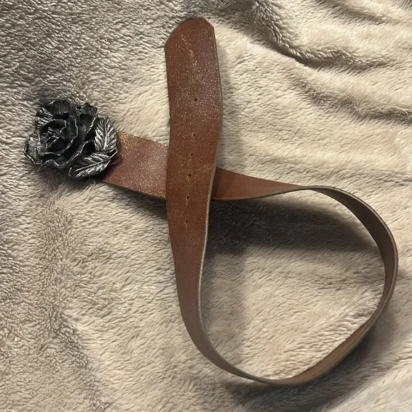 πHPπ BCBG MAX AZRIA Rose Runway Belt - Picture 6 of 10